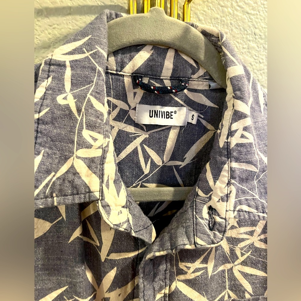 Fun casual button down - Picture 2 of 3